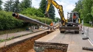 Travaux dans une rue concernant l'habilitation électrique