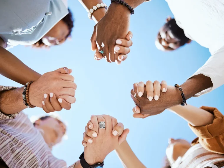 Depuis 2010, la Fondation d’entreprise Sogelink soutient financièrement des projets solidaires en France et à l’étranger.