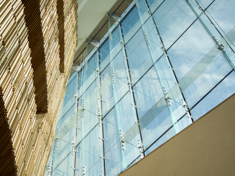 Bâtiment avec des vitres, collectivités