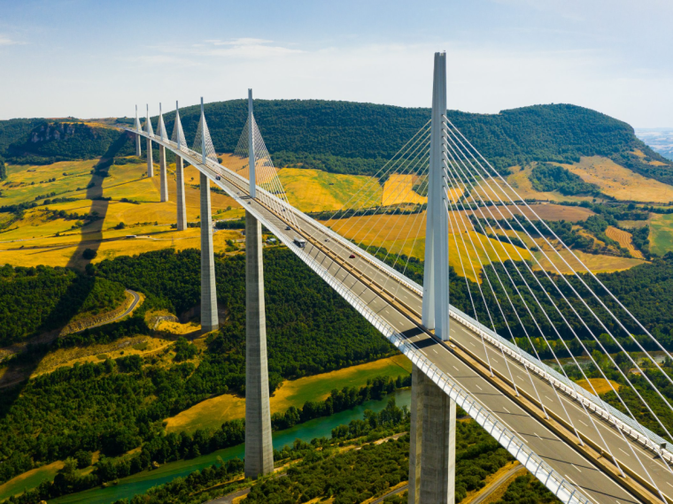 Areo, pont et grand espace