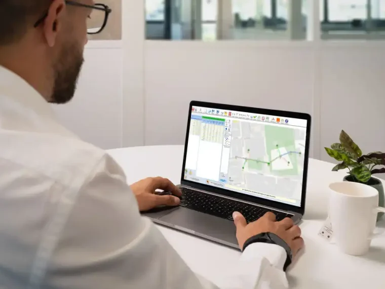 Vue de la solution Comac sur un ordinateur