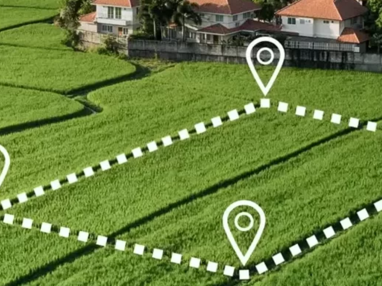 Champ vert vue d'en haut avec une zone délimité par du graphisme sur l'image